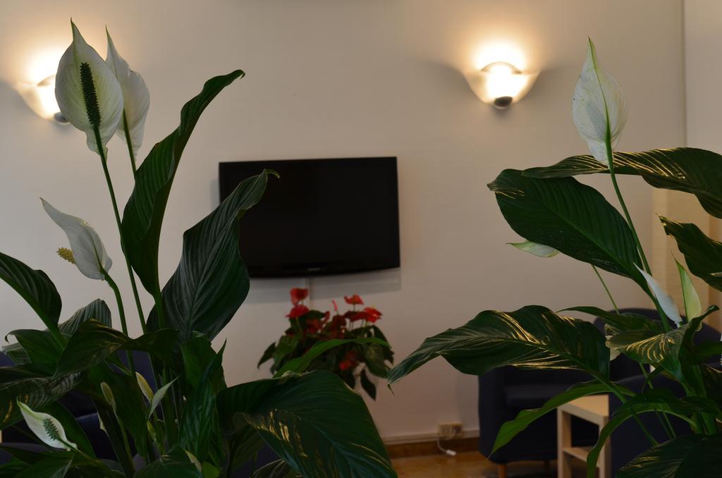 Hotel Capitol Pesaro Bagian luar foto